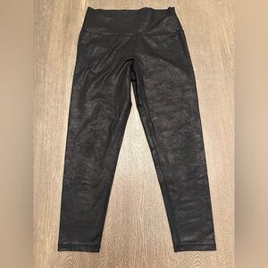 NWOT AERIE BLACK SHINY FAUX SNAKESKIN / LEATHER LEGGINGS - Size Large SKU:590